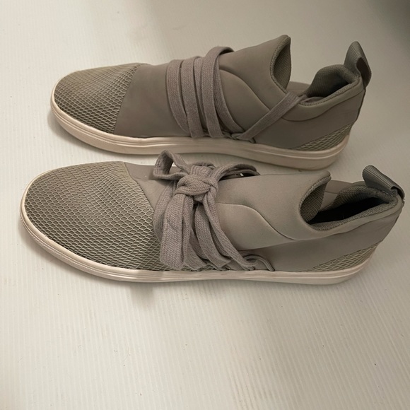 Steve Madden Lancer Sneaker in Grey - Picture 5 of 8